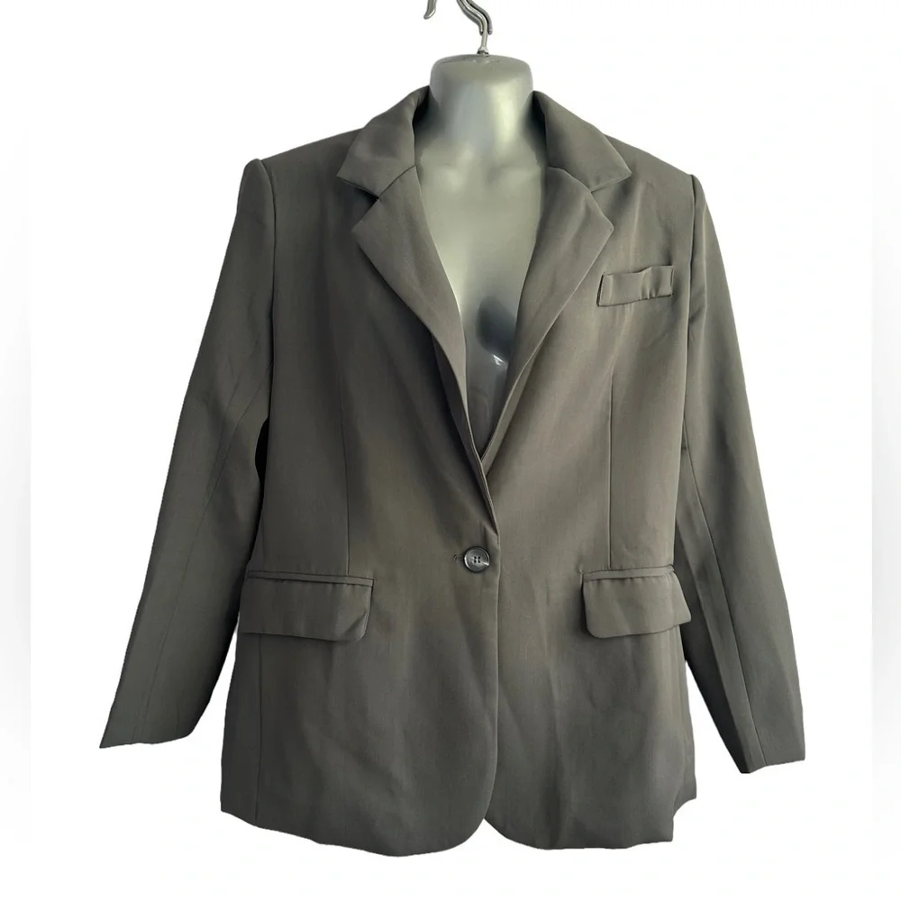 Dazy Lapel Neck Single Button Blazer • Size: Small • Used
